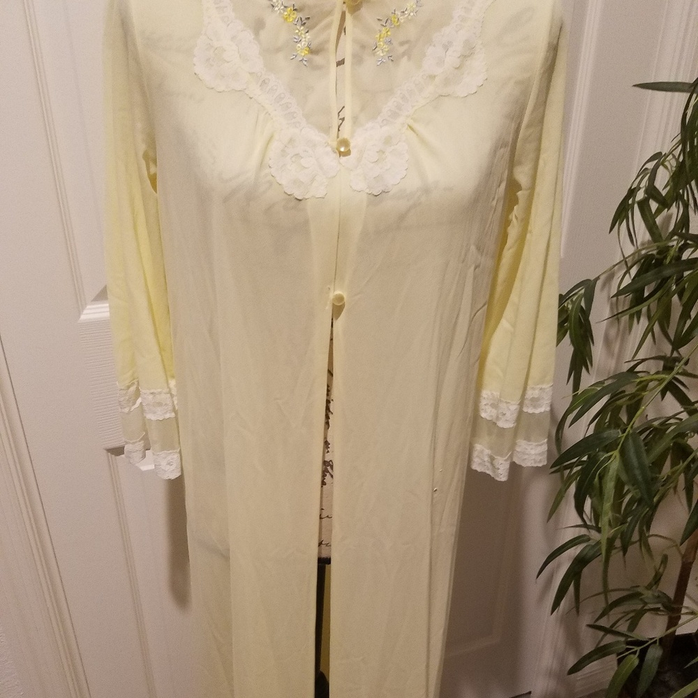 🌼Sears Nylon Long Robe - Picture 2 of 6